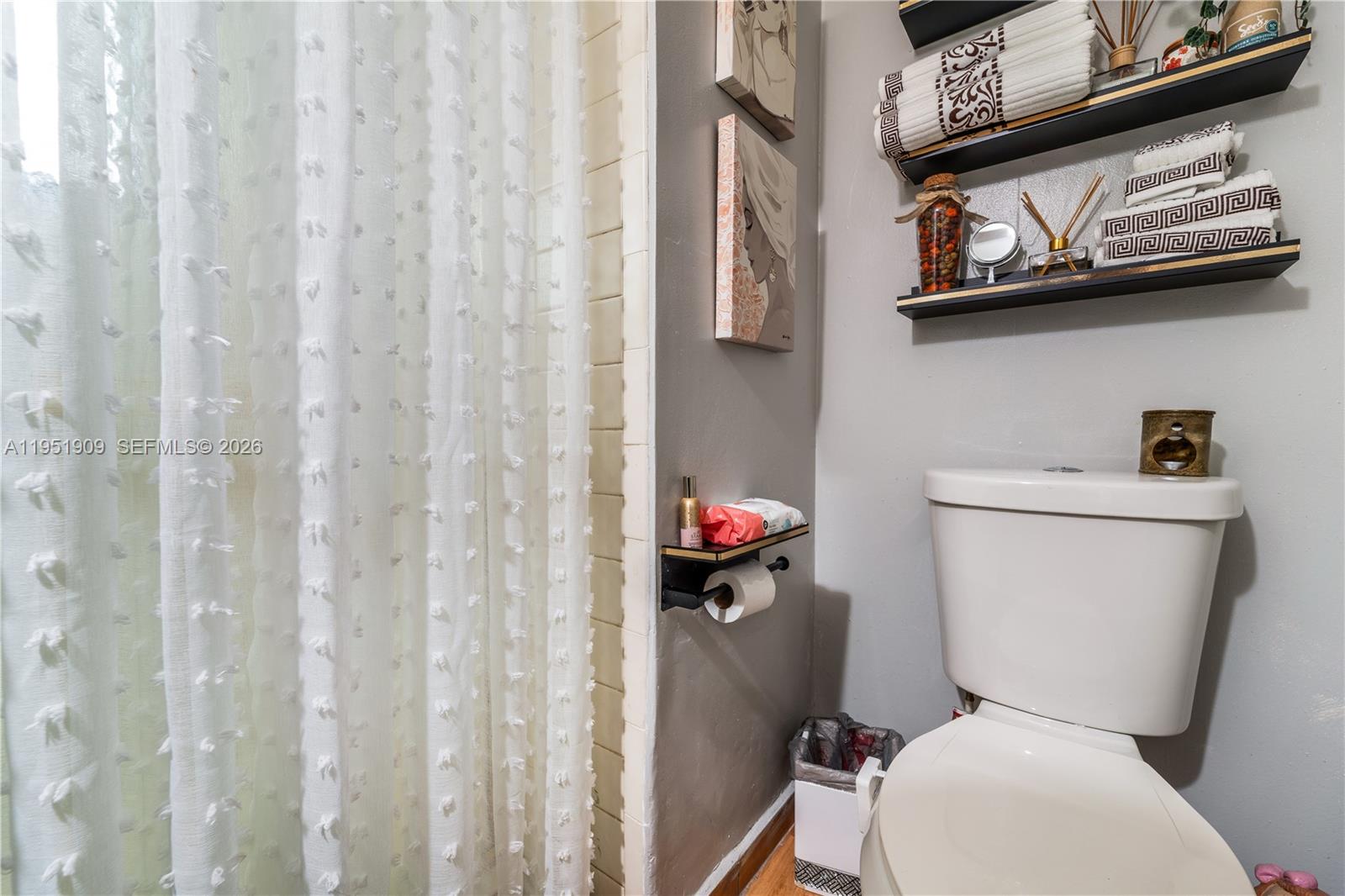 8065 West 14th Court Hialeah, FL 33014 - Photo 18 of 44 Guest/Hall Bathroom