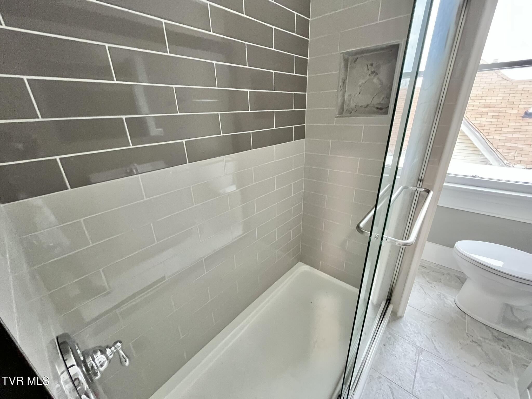 635 Alabama Street, Unit 2 Bristol, TN 37620 - Photo 16 of 19 IMG_8137