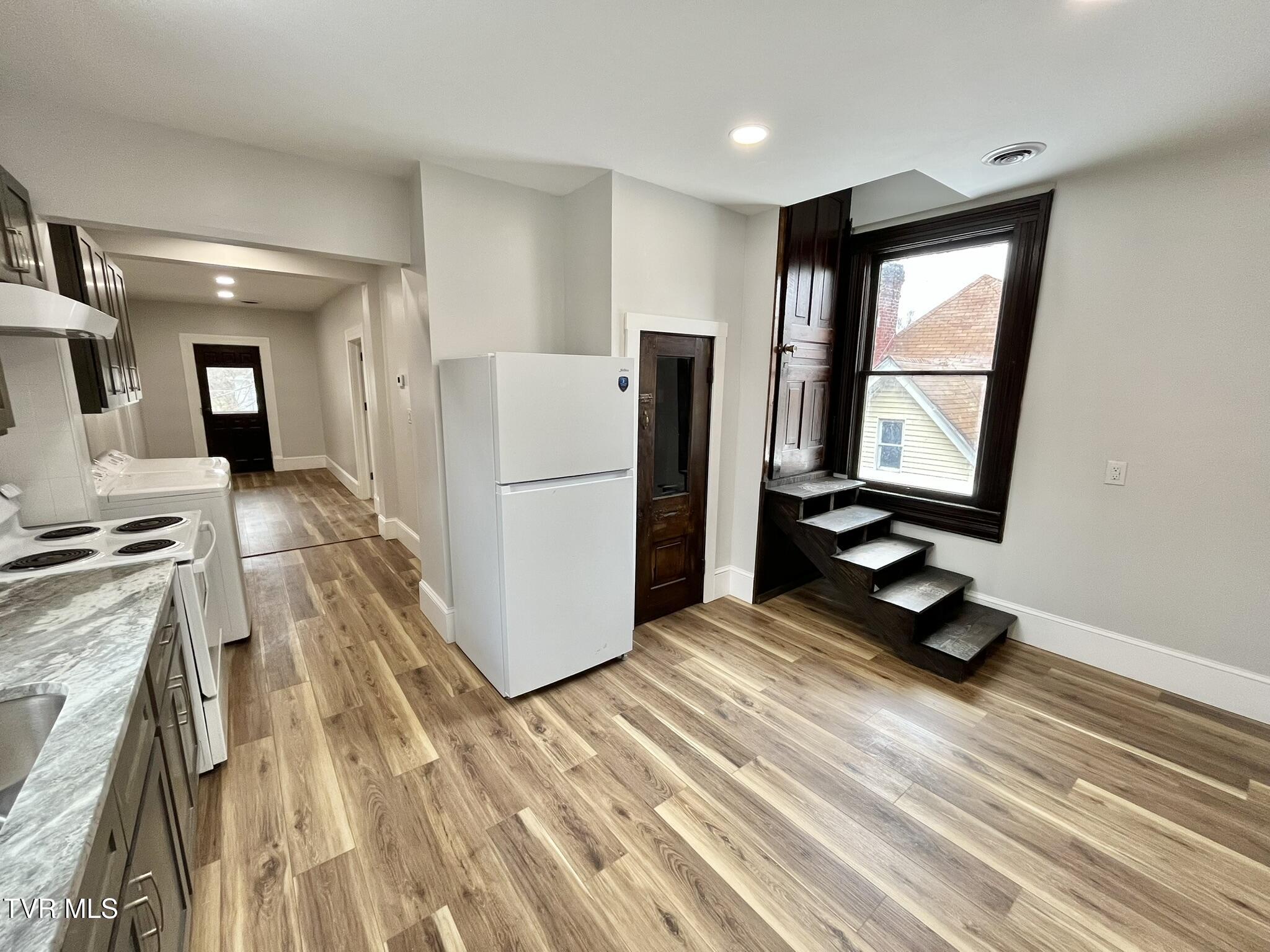 635 Alabama Street, Unit 2 Bristol, TN 37620 - Photo 4 of 19 IMG_8123