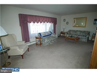 110 Kerrick Road Shillington, PA 19607 - Photo 5 of 12 Living Room
