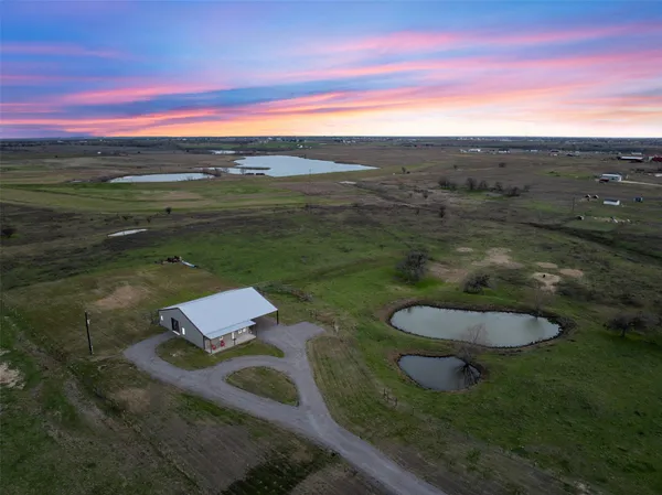 $800,000 | 700 County Road 466, Elgin, TX 78621
