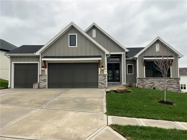 $800,000 | 7115 Richards Drive, Shawnee, KS 66216
