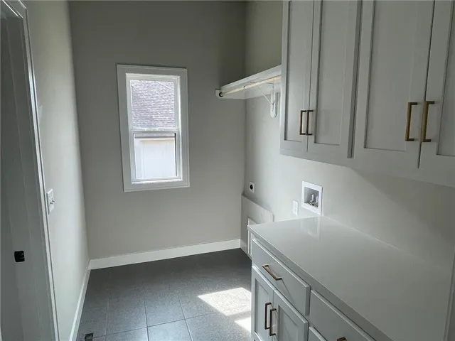 $800,000 | 7115 Richards Drive, Shawnee, KS 66216