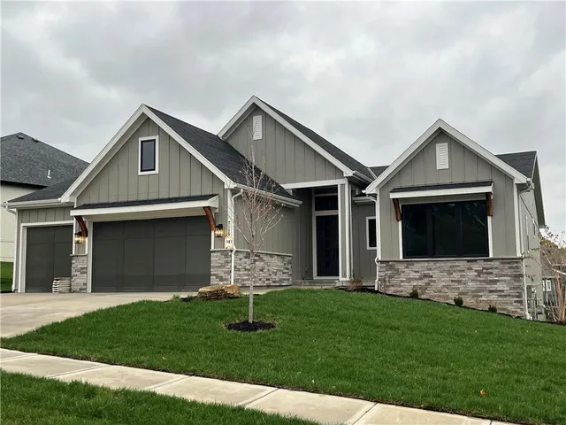 $800,000 | 7115 Richards Drive, Shawnee, KS 66216