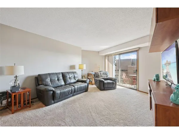 $80,000 | 26 West 10th Street, Unit 1005, St. Paul, MN 55102