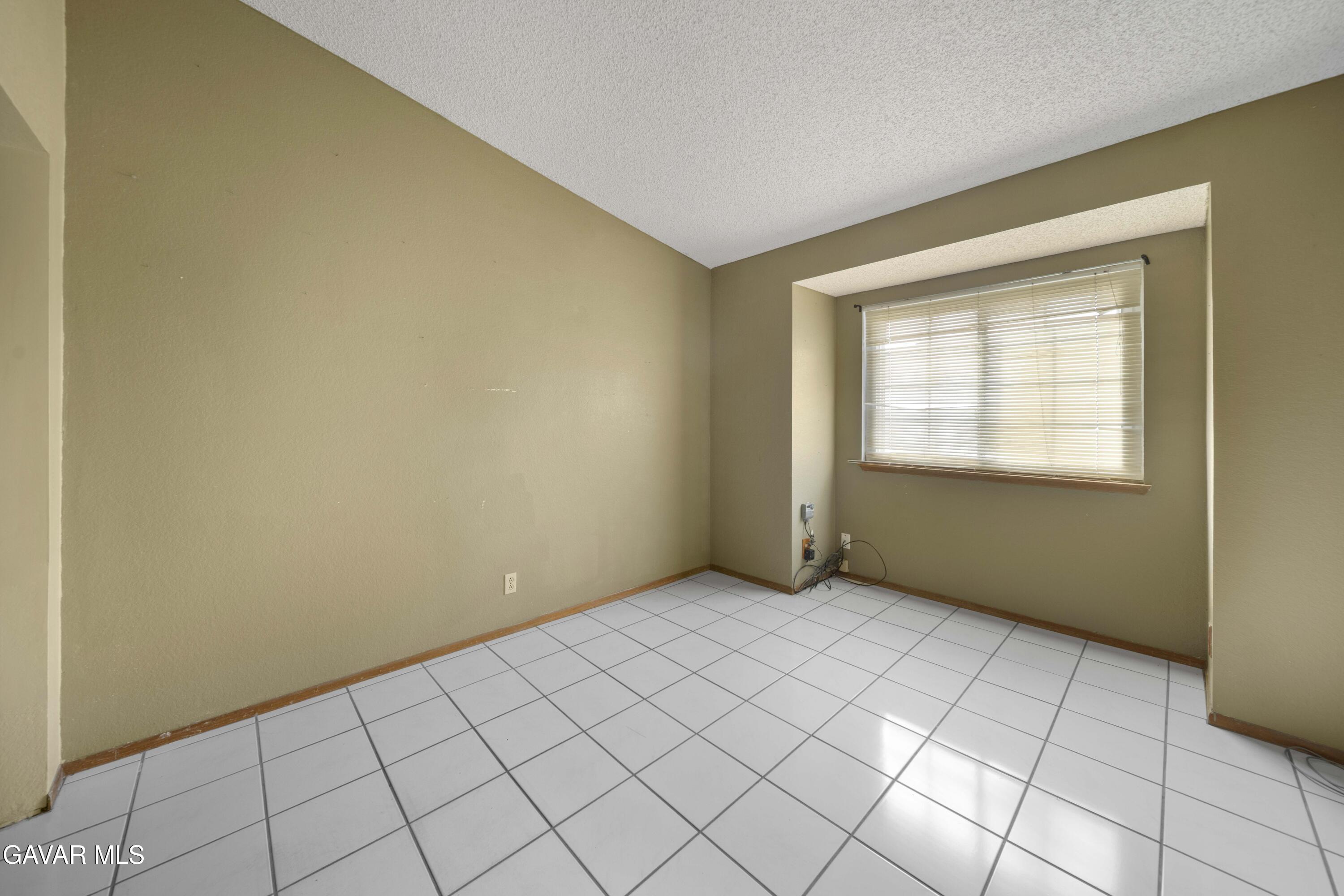 11061 East Ave R 6 Littlerock, CA 93543 - Photo 13 of 31 11061 E Avenue R6 Littlerock-13