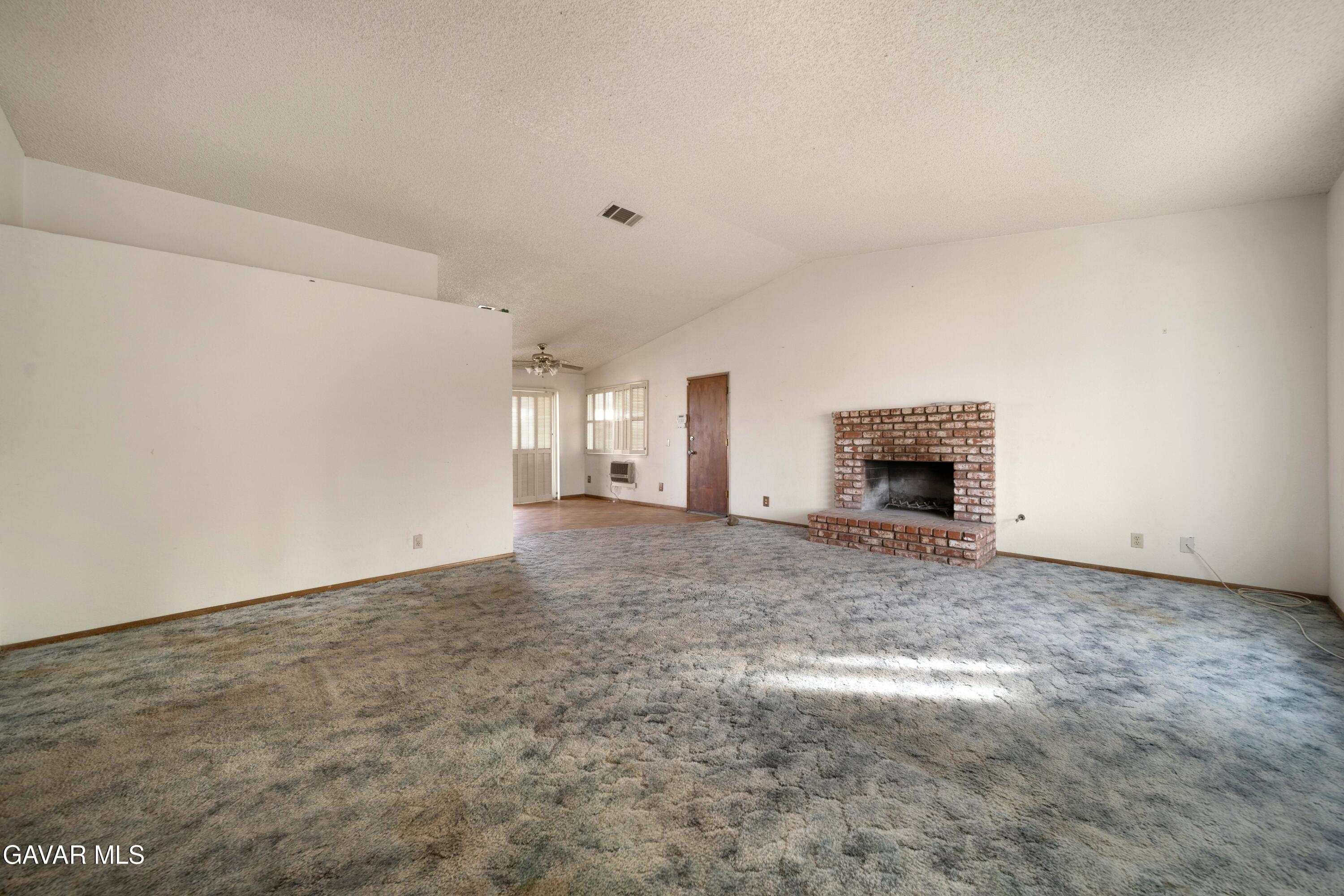 11061 East Ave R 6 Littlerock, CA 93543 - Photo 6 of 31 11061 E Avenue R6 Littlerock-6