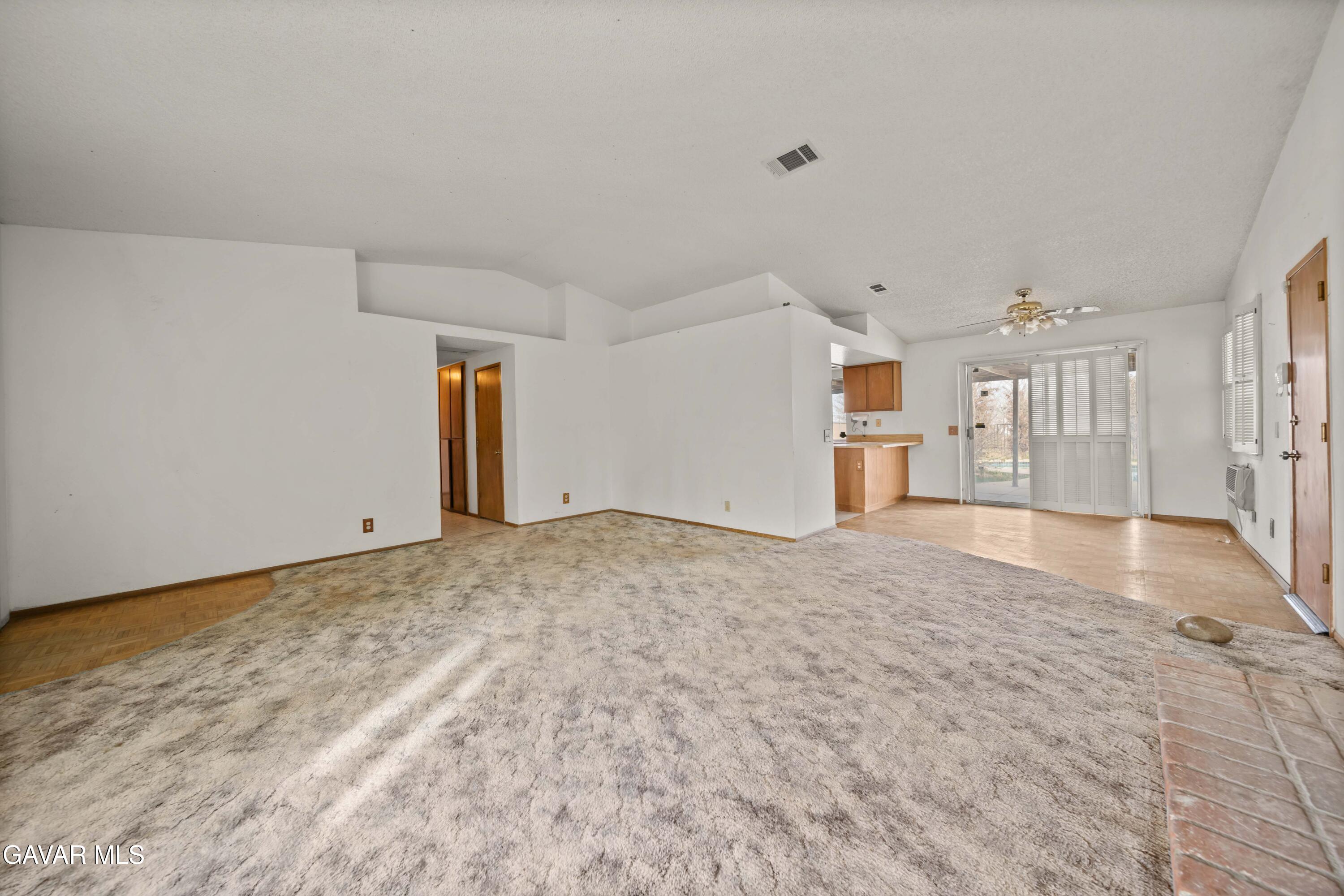 11061 East Ave R 6 Littlerock, CA 93543 - Photo 7 of 31 11061 E Avenue R6 Littlerock-7