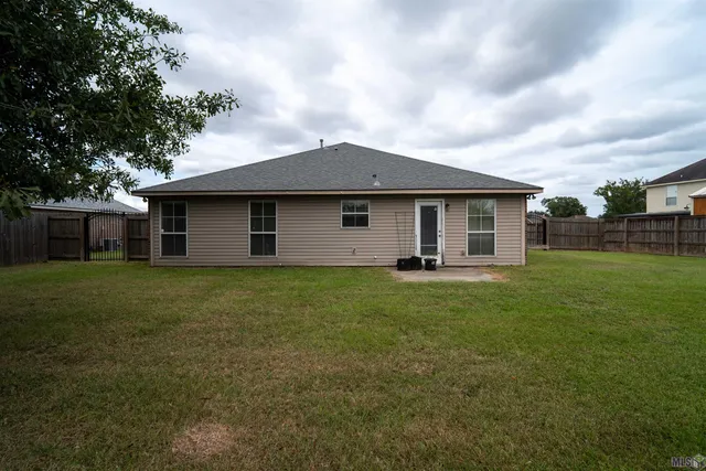 $240,000 | 40441 Fitzgerald Drive, Darrow, LA 70725