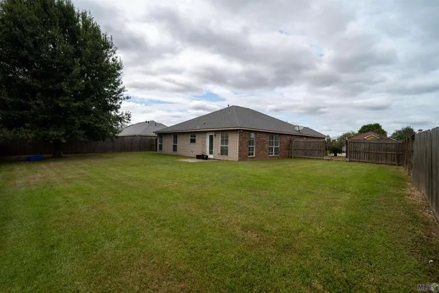 $240,000 | 40441 Fitzgerald Drive, Darrow, LA 70725