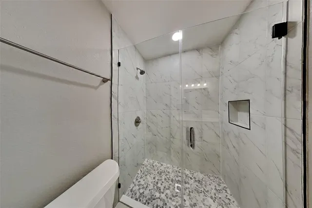 $2,100 | 708 Creekview Drive, Burleson, TX 76028