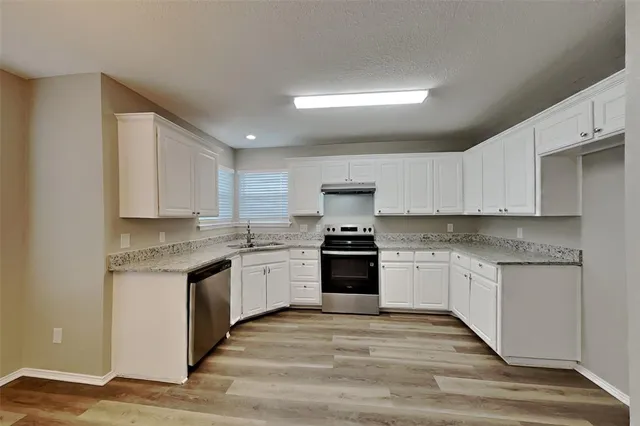 $2,100 | 708 Creekview Drive, Burleson, TX 76028