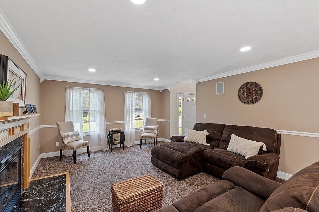 483 Hollis Road Lunenburg, MA 01462 - Photo 12 of 40 Gallery Image 12