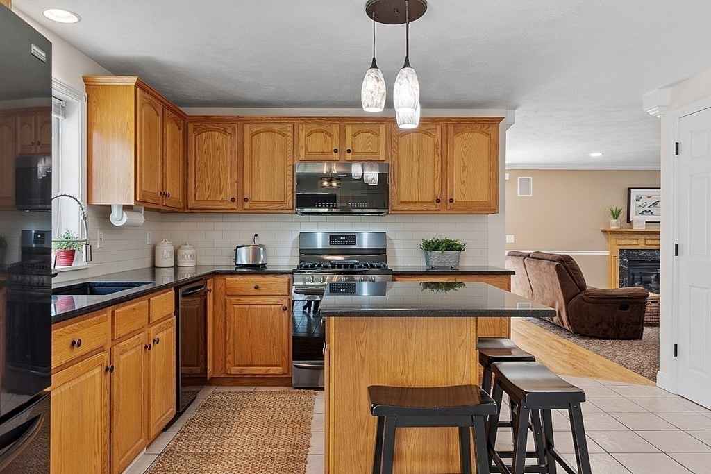 483 Hollis Road Lunenburg, MA 01462 - Photo 9 of 40 Gallery Image 9