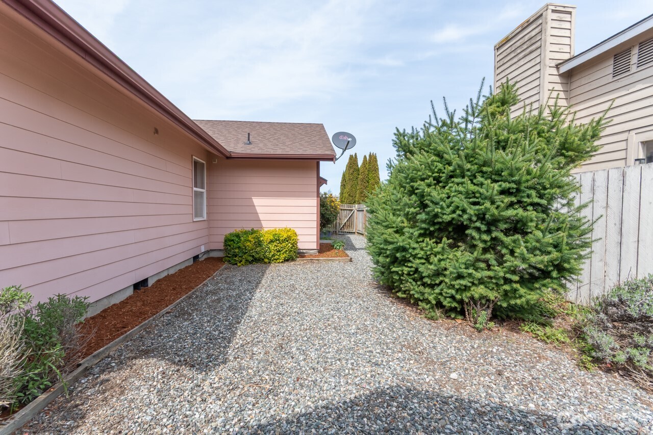 861 East Spruce Street Sequim, WA 98382 - Photo 33 of 39 a front view of a house with garden