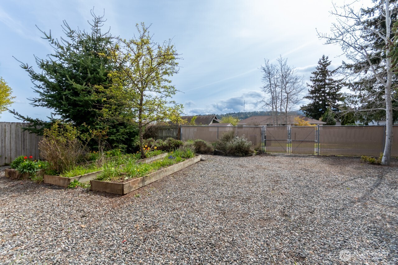 861 East Spruce Street Sequim, WA 98382 - Photo 37 of 39 a backyard of a house