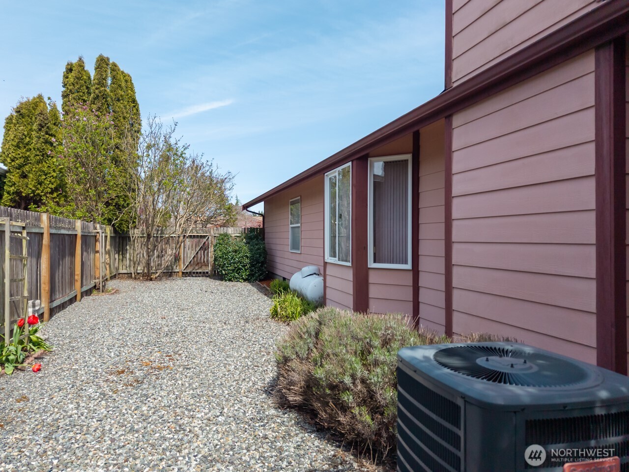 861 East Spruce Street Sequim, WA 98382 - Photo 38 of 39 a backyard of a house