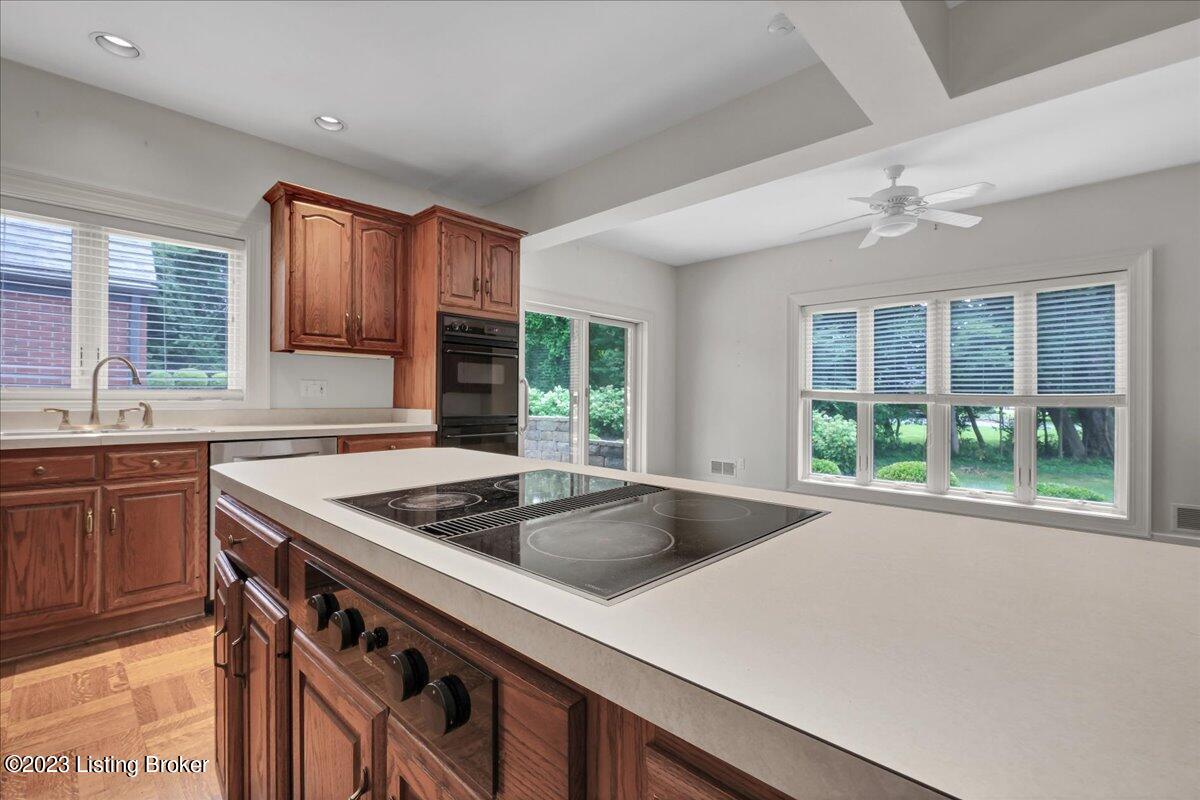 7 Totem Road Louisville, KY 40207 - Photo 8 of 18 Smooth cook top