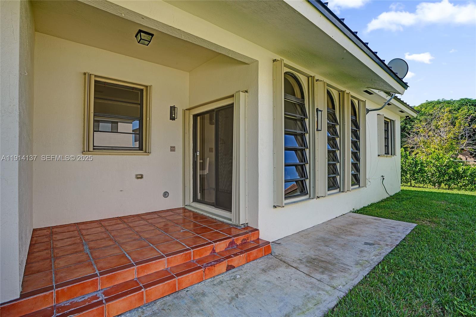 8371 Southwest 122nd Street Miami, FL 33156 - Photo 10 of 39 a backyard of a house
