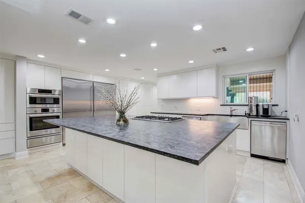 $6,099 | 2 Woodstone Street, Houston, TX 77024