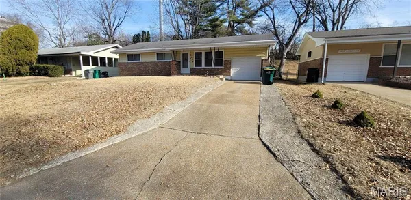 $129,900 | 9926 Cambria Drive, Moline Acres, MO 63136