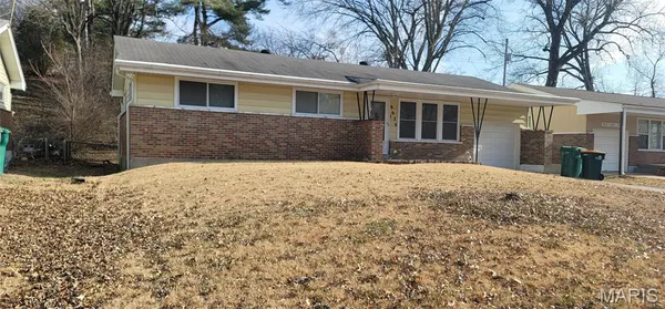 $129,900 | 9926 Cambria Drive, Moline Acres, MO 63136