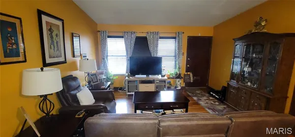 $129,900 | 9926 Cambria Drive, Moline Acres, MO 63136