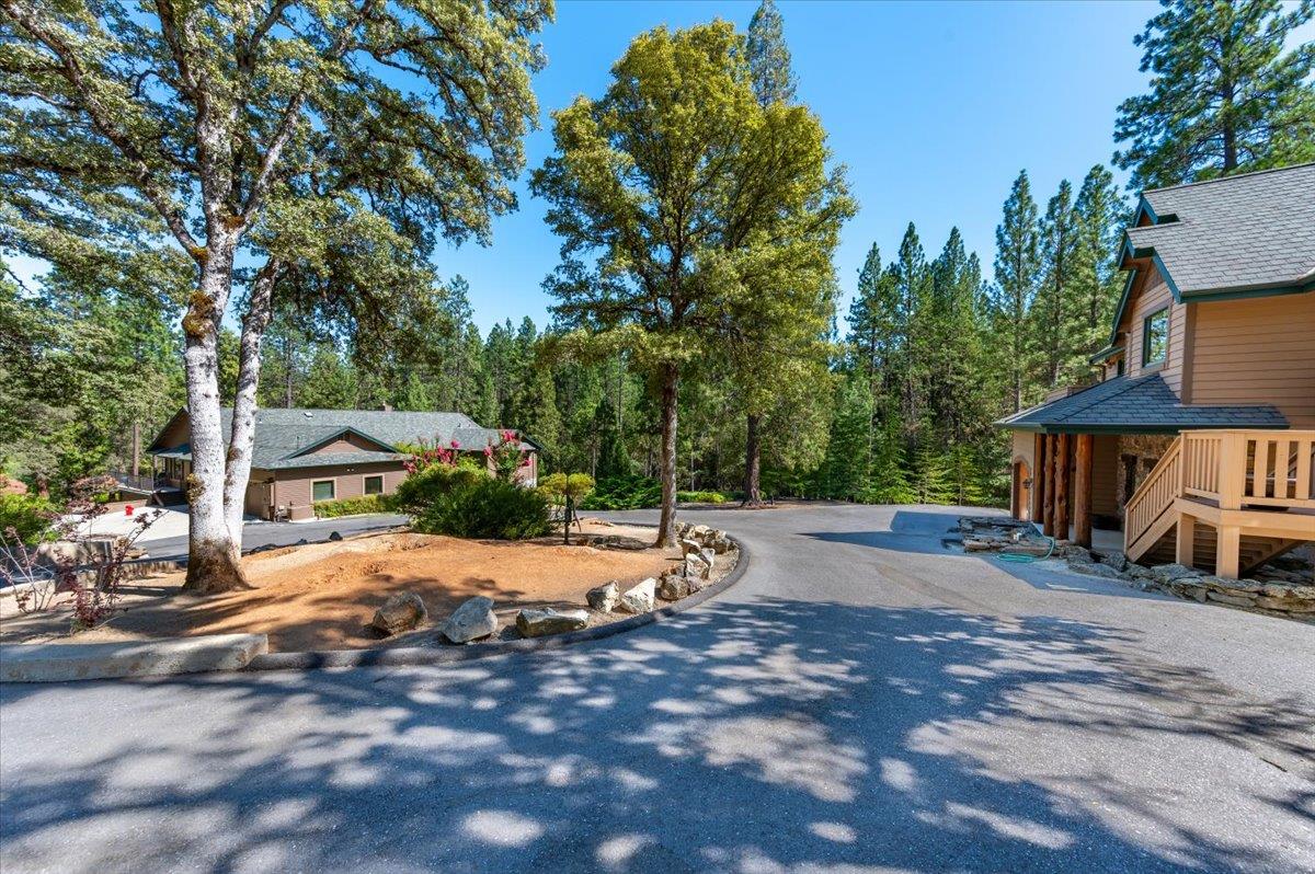 11790 Lowhills Road Nevada City, CA 95959 - Photo 55 of 68 a backyard of a house with table and chairs under an umbrella