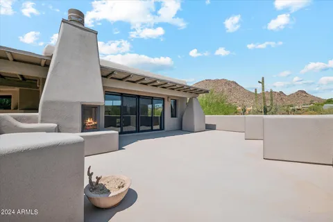 a view of a house with backyard and sitting area