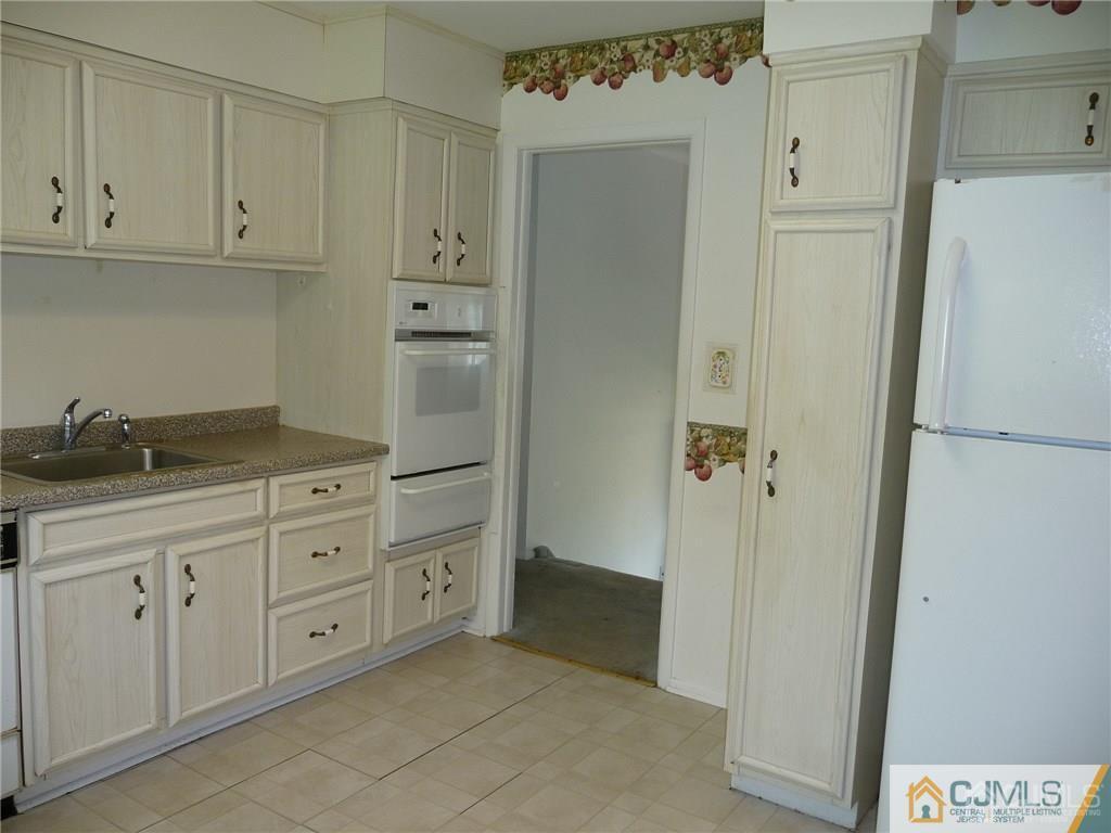 68 Old Stage Road East Brunswick, NJ 08816 - Photo 7 of 22 Gallery Image 7