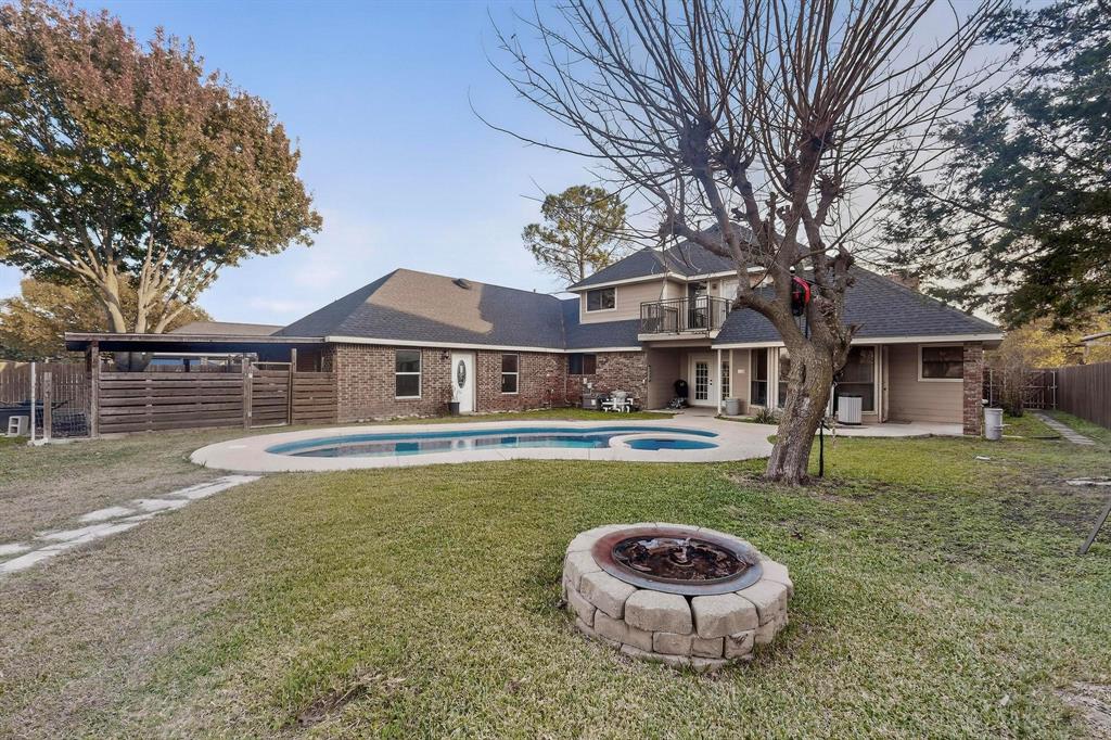 1121 Reedsport Place DeSoto, TX 75115 - Photo 39 of 40 a front view of a house with a garden