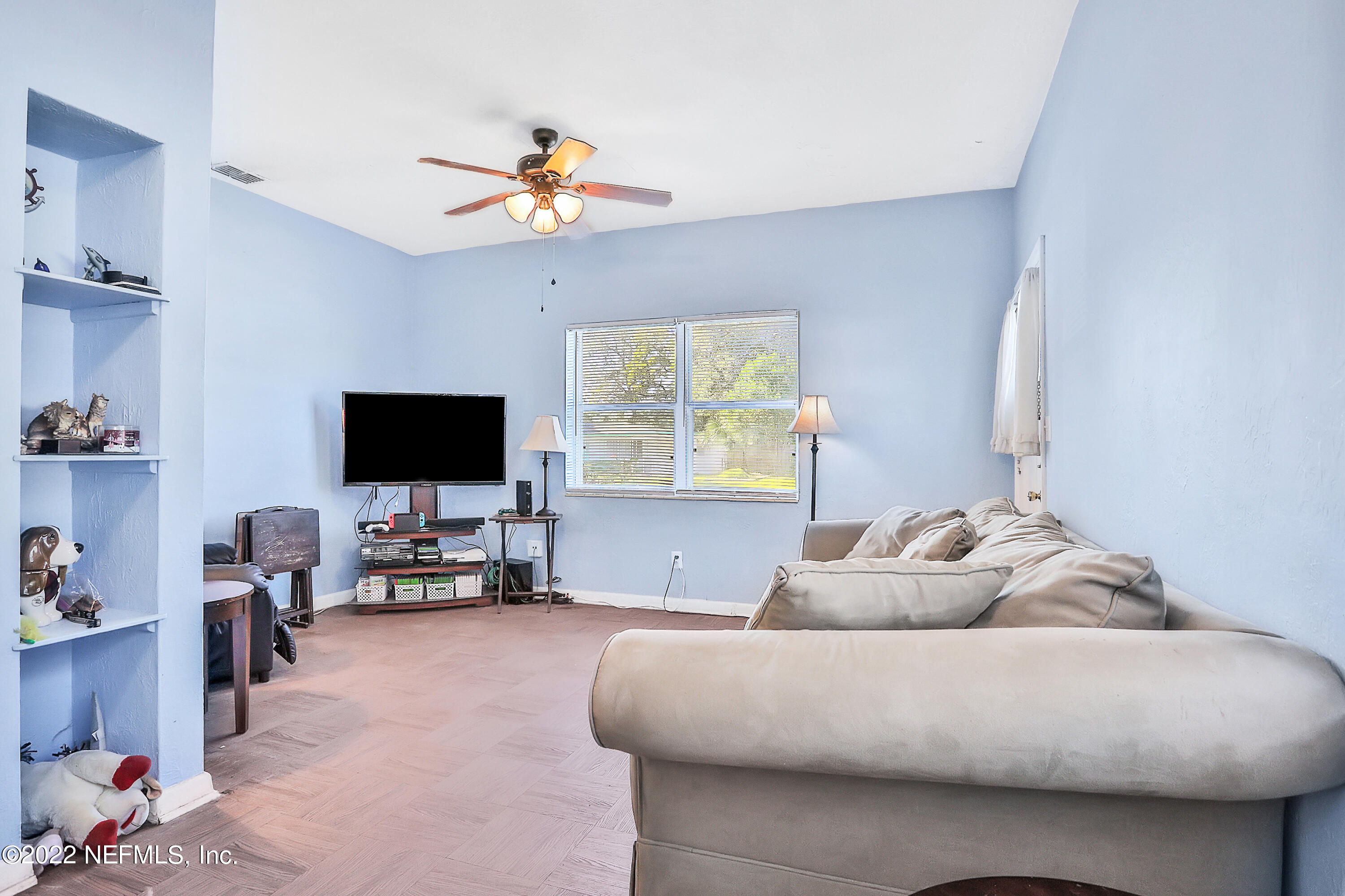 6129 Temple Road Jacksonville, FL 32217 - Photo 2 of 18 Living Room