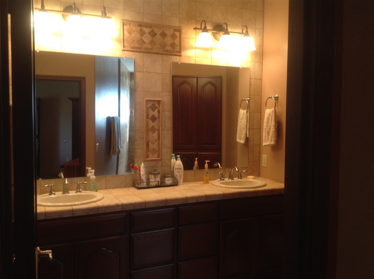 1092 South Hunters Run Show Low, AZ 85901 - Photo 27 of 36 a bathroom with a sink and a mirror