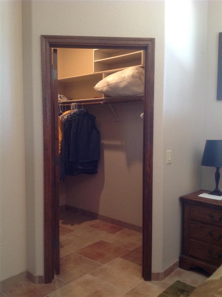 1092 South Hunters Run Show Low, AZ 85901 - Photo 30 of 36 a view of walk in closet