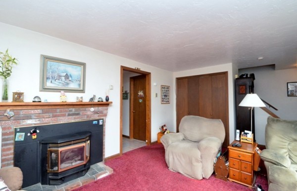 17 Hartness Road Sutton, MA 01590 - Photo 8 of 13