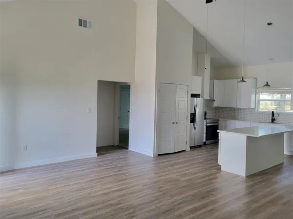 a view of empty room with window