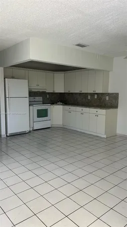 $2,500 | 1745 West 58th Street, Unit 202, Hialeah, FL 33012