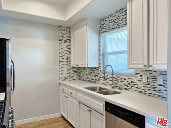 $3,195 | 14430 Benefit Street, Unit 103, Sherman Oaks, CA 91423