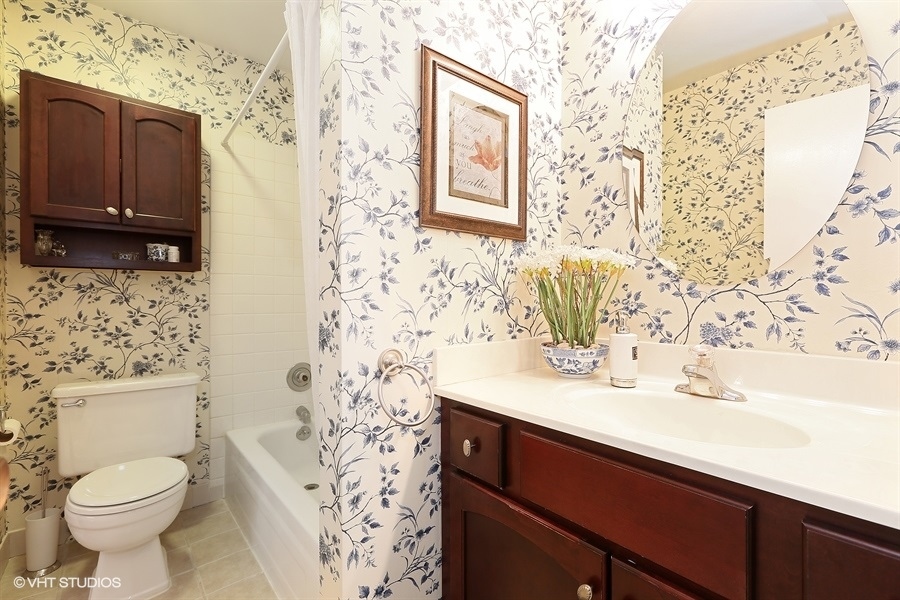 Undisclosed Address Wheaton, IL 60189 - Photo 8 of 10 a bathroom with a sink toilet and shower