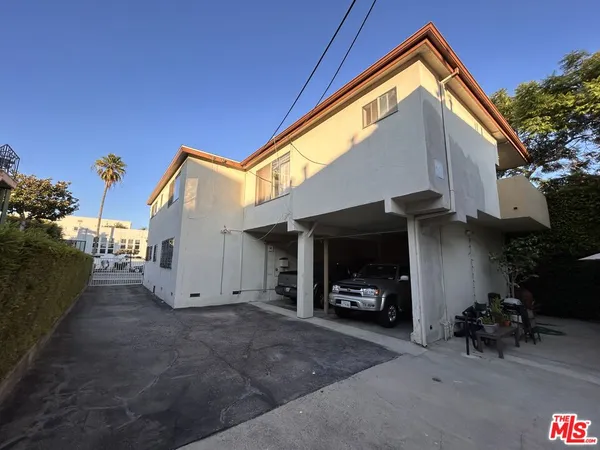 a view of a car park in front of house