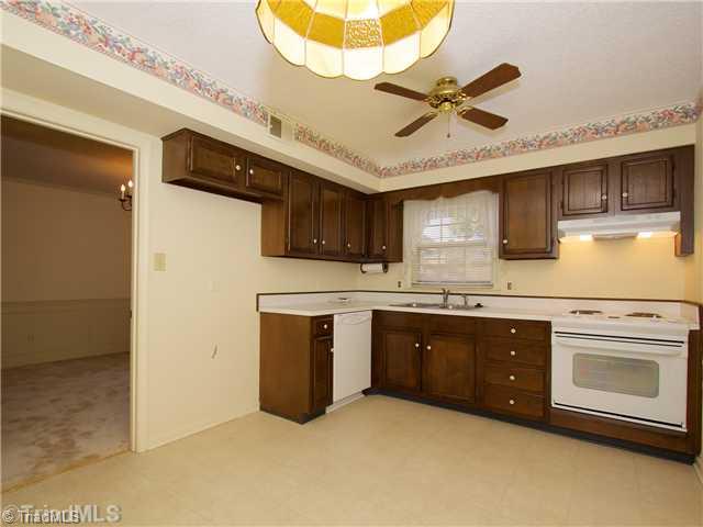 4823 Tower Road, Unit C Greensboro, NC 27410 - Photo 6 of 14 Kitchen.