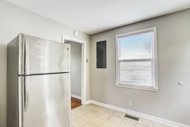 a view of empty room with window