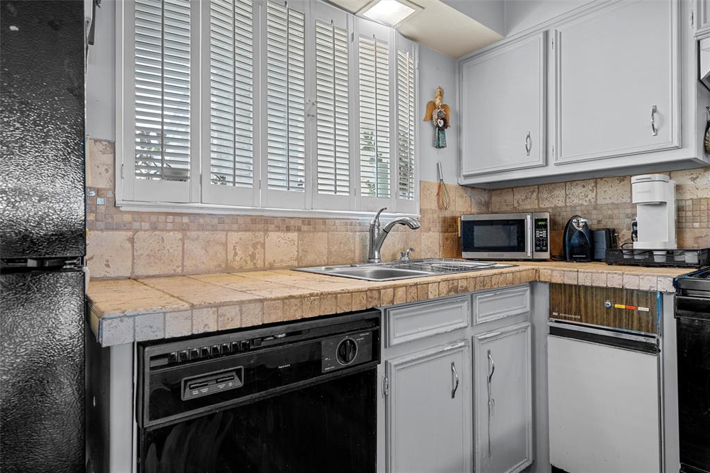 2905 Lake Shore Drive, Unit 204 Waco, TX 76708 - Photo 13 of 32 Kitche