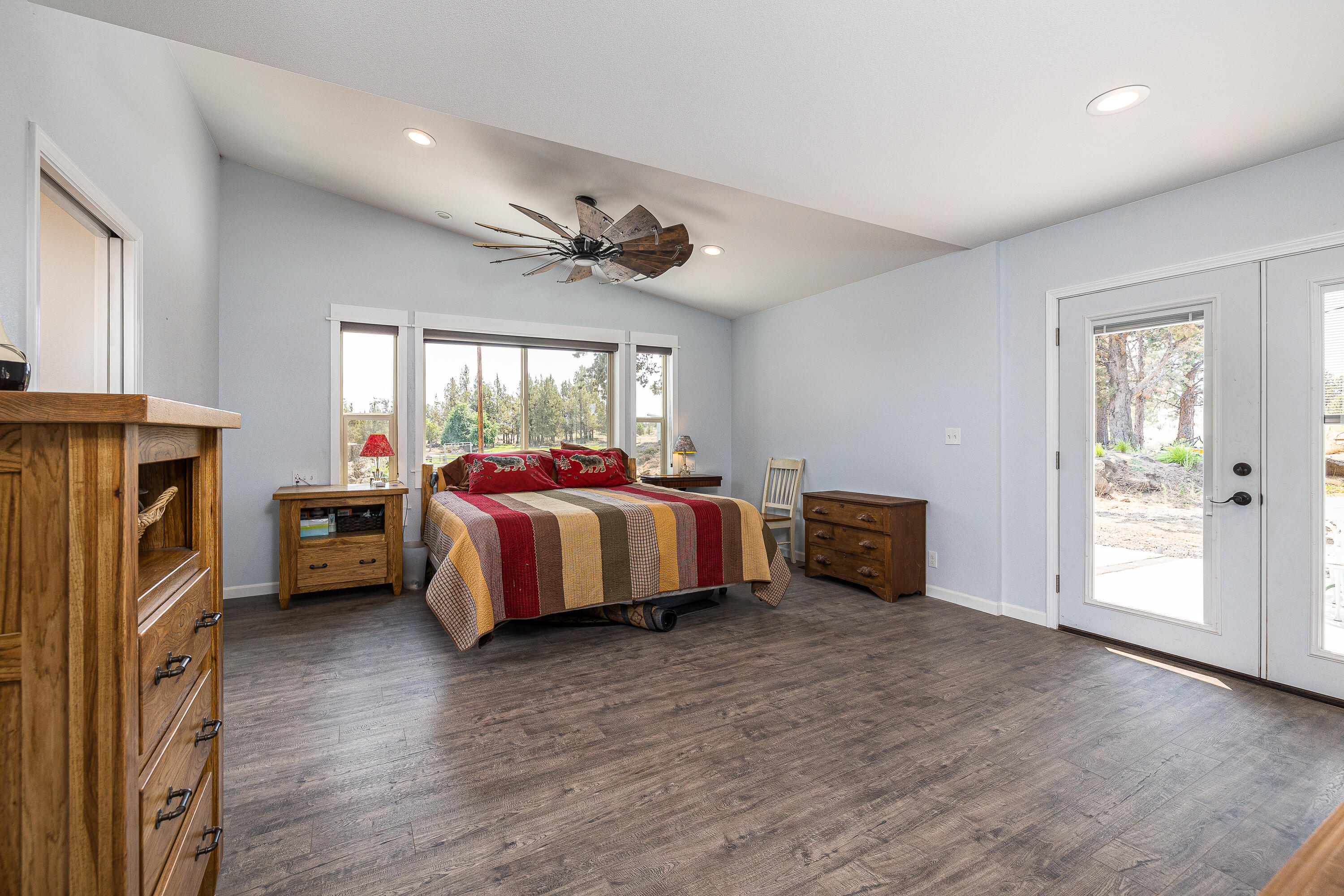 21975 Bear Creek Road Bend, OR 97701 - Photo 12 of 29 Fully Rennovated Master Suite.