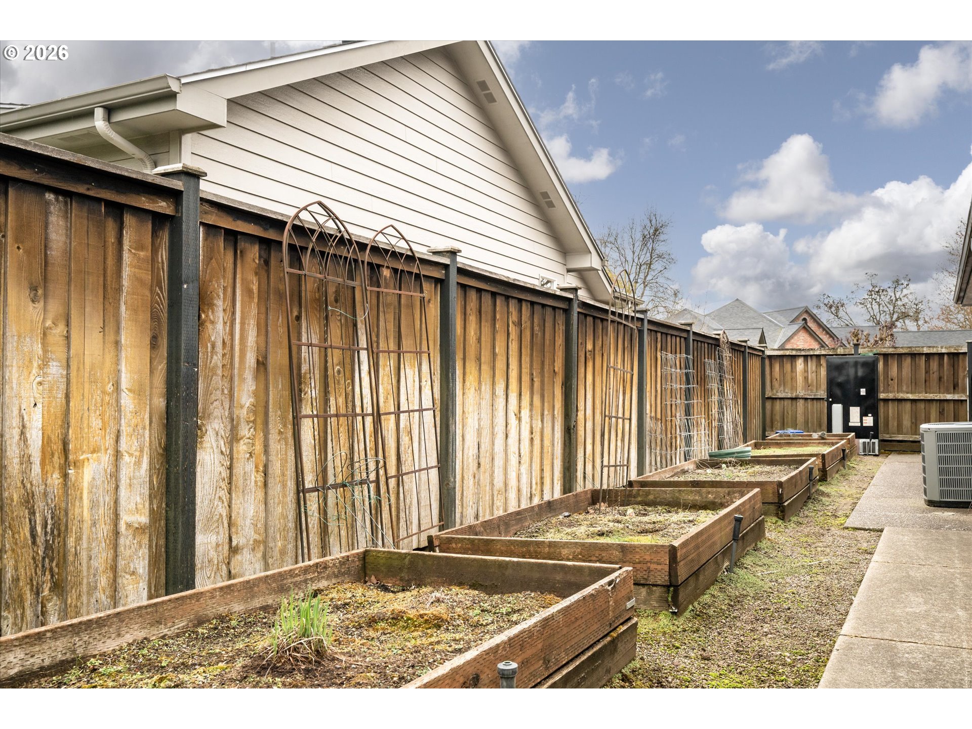 1424 Wimbledon Place Springfield, OR 97477 - Photo 39 of 46