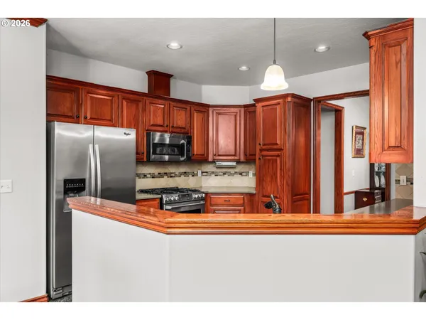 $675,000 | 1424 Wimbledon Place, Springfield, OR 97477