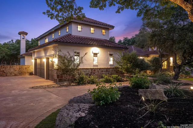 a view of a house with backyard and a tree