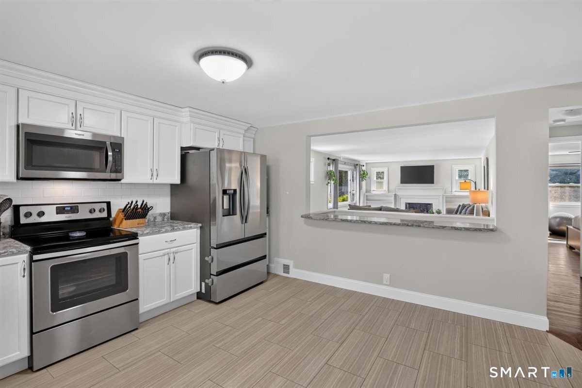14 Gracewell Road Wethersfield, CT 06109 - Photo 8 of 30 Gallery Image 8