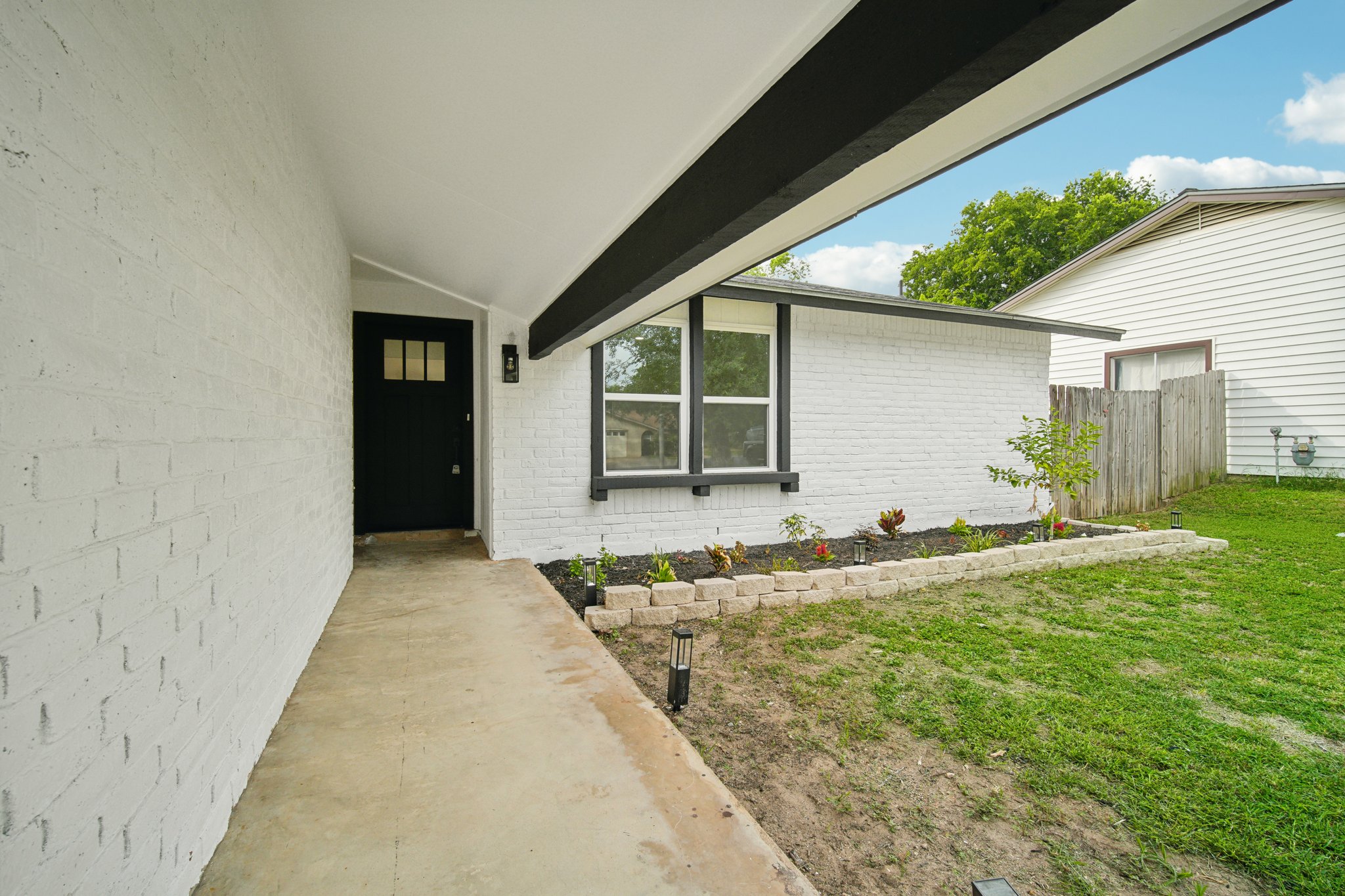 10219 Rutland Village West Austin, TX 78758 - Photo 4 of 33 a front view of a house with garden