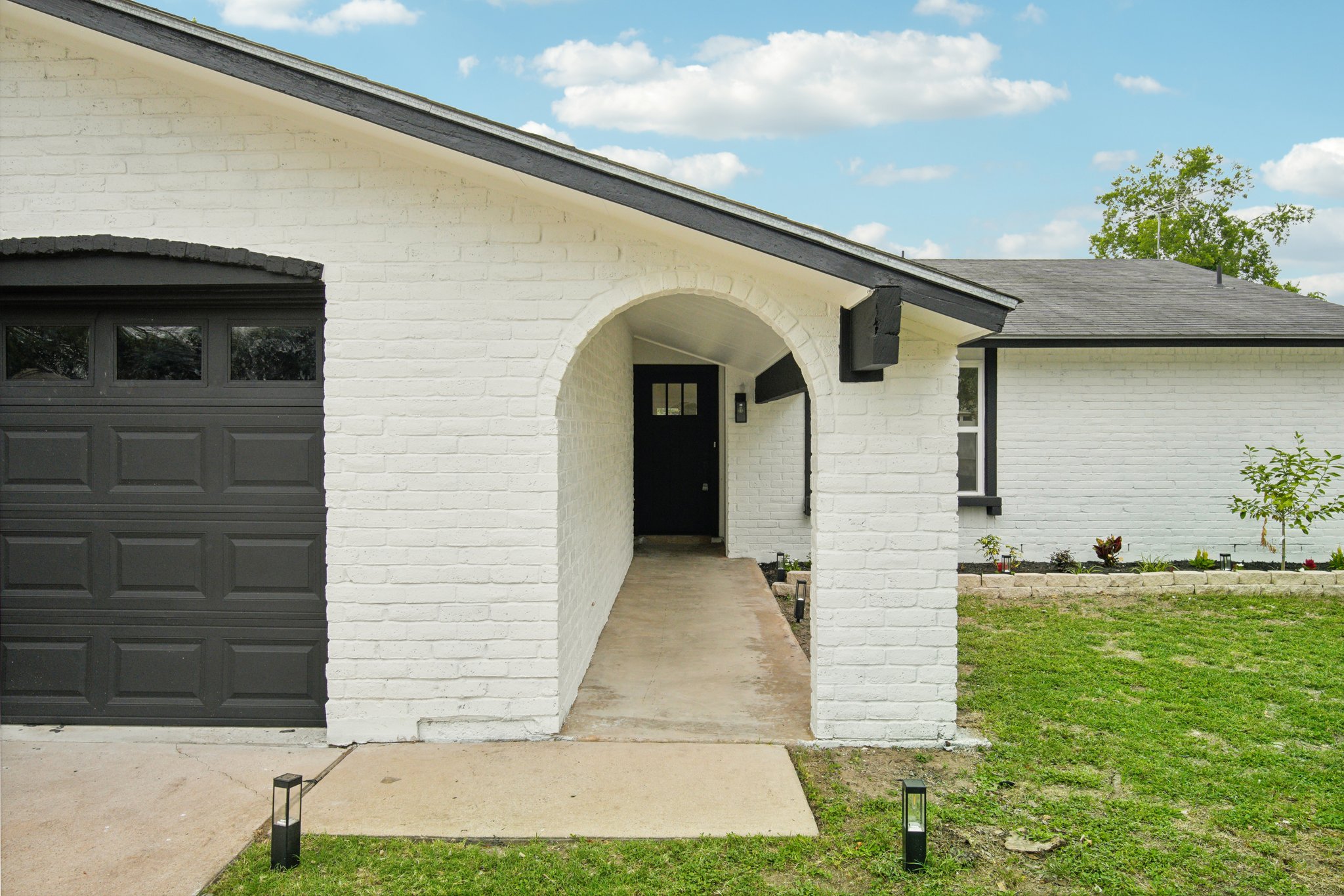 10219 Rutland Village West Austin, TX 78758 - Photo 5 of 33 a front view of a house with garden